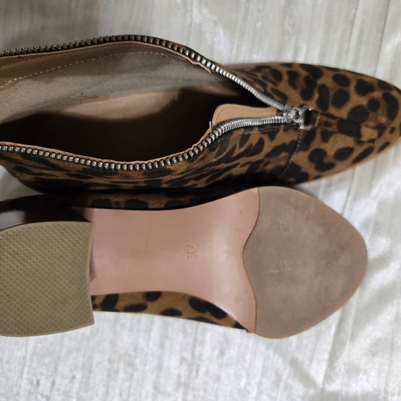 Faux Suede Zip Up Leopard Print Booties. Size 7 1/2 EUC! - Picture 7 of 8
